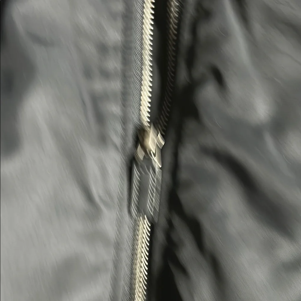 Black Puffer Jacket with Ribbed Cuffs and Water-Resistant Finish - Picture 3 of 7